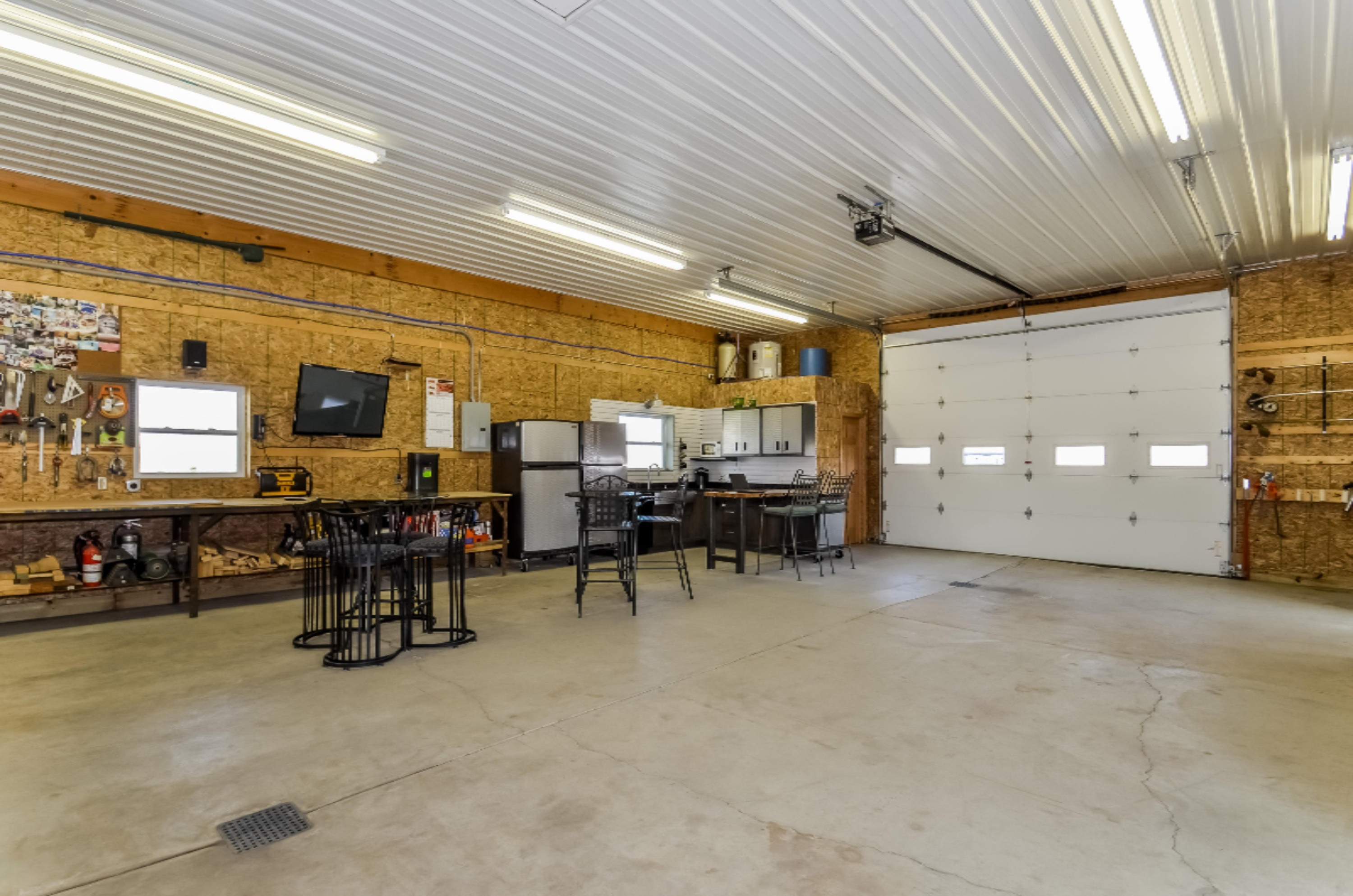 13180 Bailey Road Ravenna, MI 49451 - Photo 47 of 62 039-photo-pole-barn-933891