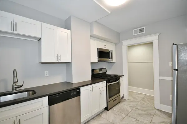 $1,595 | 5518 Broad Street, Unit TERRACE, Pittsburgh, PA 15206