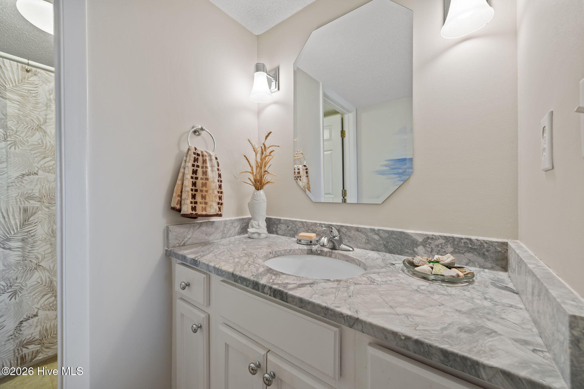 10300 Coast Guard Road, Unit 107E Emerald Isle, NC 28594 - Photo 23 of 51 46-web-or-mls-IMG_9634