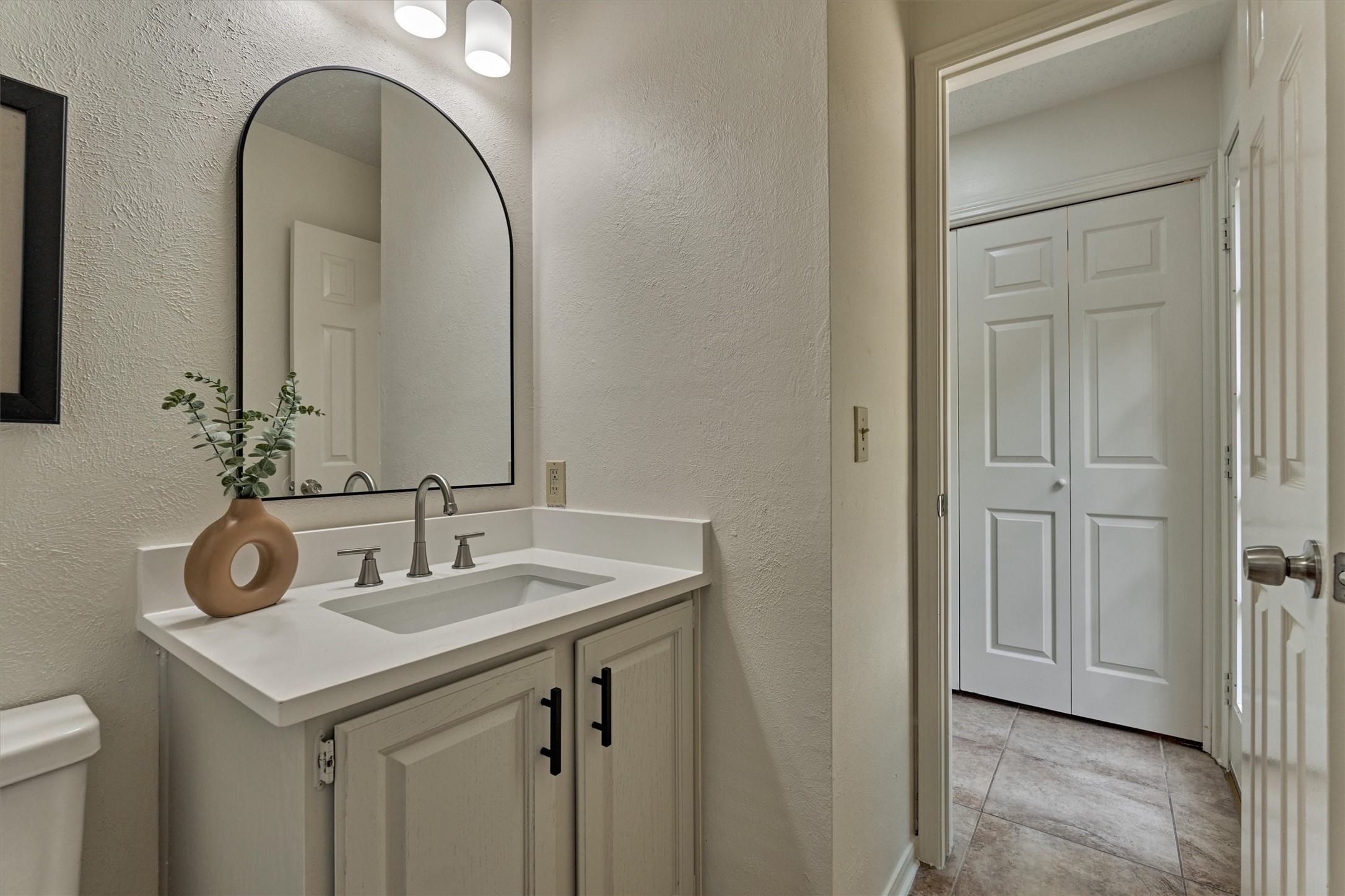 71 Breezy Point Place Spring, TX 77381 - Photo 22 of 40 Half Bath beautifully updated.