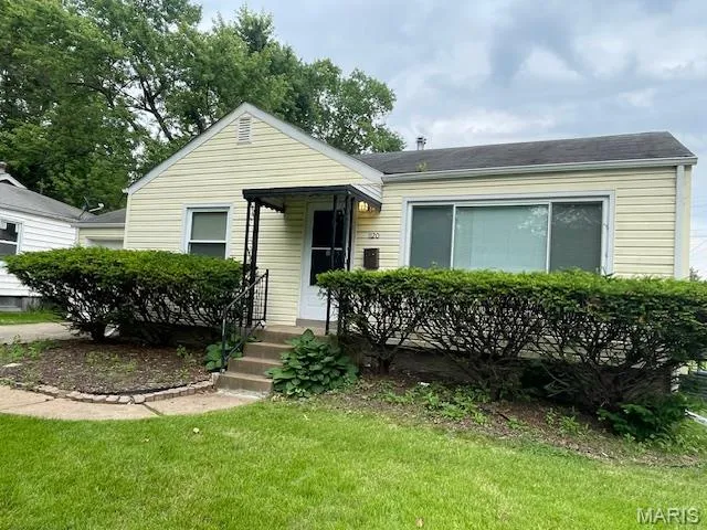 $129,000 | 1120 Grenshaw Drive, St. Louis, MO 63137