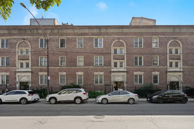 $189,000 | 1167 East 61st Street, Unit 2, Chicago, IL 60637
