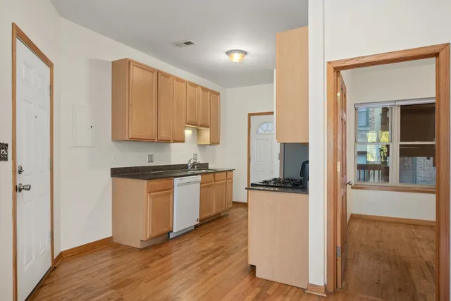 $189,000 | 1167 East 61st Street, Unit 2, Chicago, IL 60637