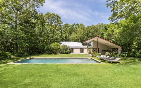 $2,295,000 | 3 Whale Rock Lane, East Hampton, NY 11937