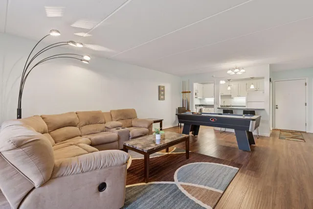 $149,900 | 10501 Cedar Lake Road, Unit 206, Minnetonka, MN 55305