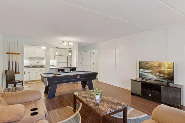 $149,900 | 10501 Cedar Lake Road, Unit 206, Minnetonka, MN 55305