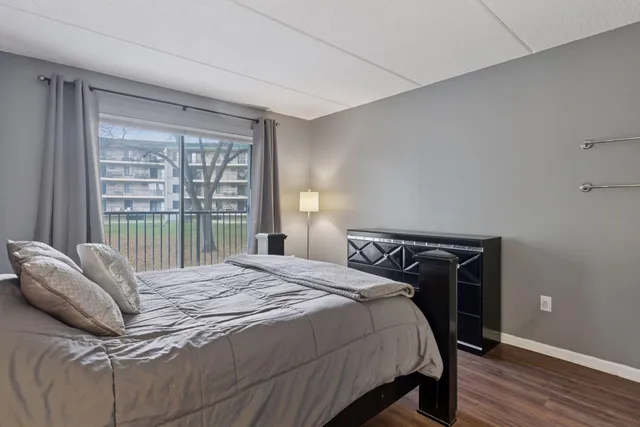 $149,900 | 10501 Cedar Lake Road, Unit 206, Minnetonka, MN 55305