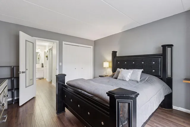 $149,900 | 10501 Cedar Lake Road, Unit 206, Minnetonka, MN 55305