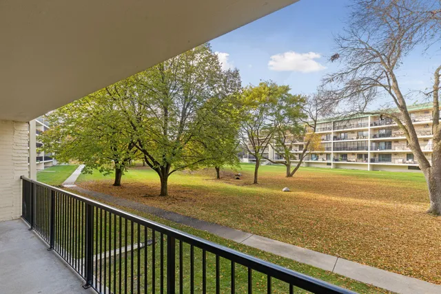 $149,900 | 10501 Cedar Lake Road, Unit 206, Minnetonka, MN 55305