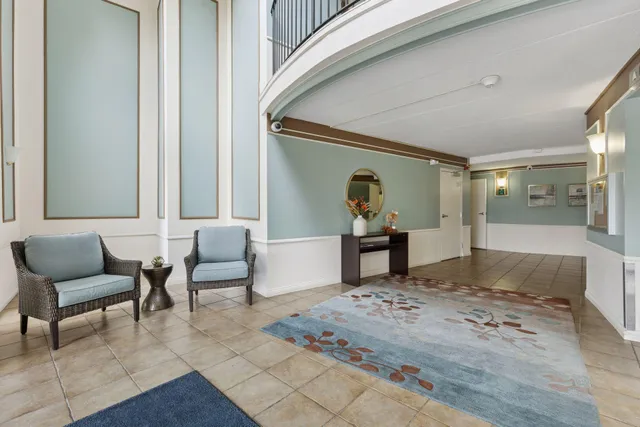 $149,900 | 10501 Cedar Lake Road, Unit 206, Minnetonka, MN 55305