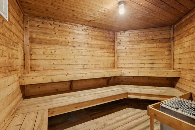 $149,900 | 10501 Cedar Lake Road, Unit 206, Minnetonka, MN 55305