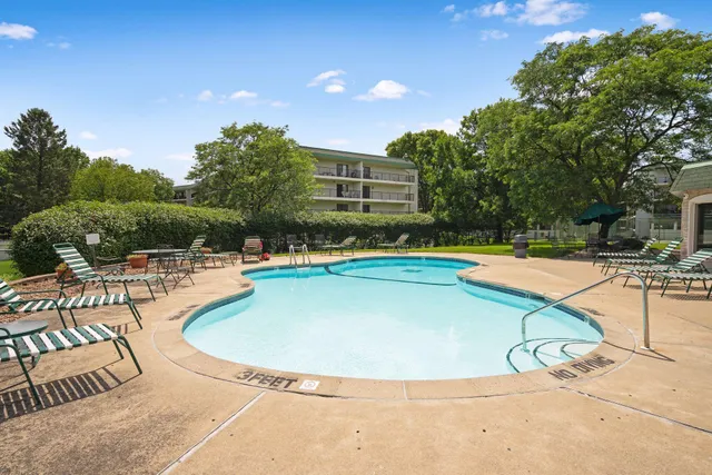 $149,900 | 10501 Cedar Lake Road, Unit 206, Minnetonka, MN 55305