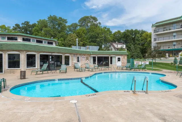 $149,900 | 10501 Cedar Lake Road, Unit 206, Minnetonka, MN 55305