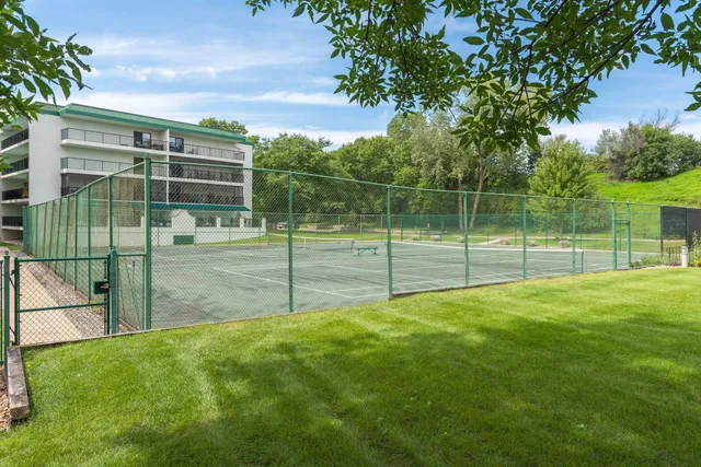 $149,900 | 10501 Cedar Lake Road, Unit 206, Minnetonka, MN 55305