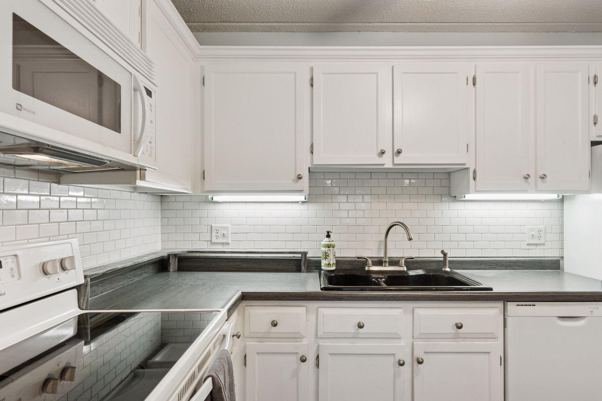 10501 Cedar Lake Road, Unit 206 Minnetonka, MN 55305 - Photo 6 of 41