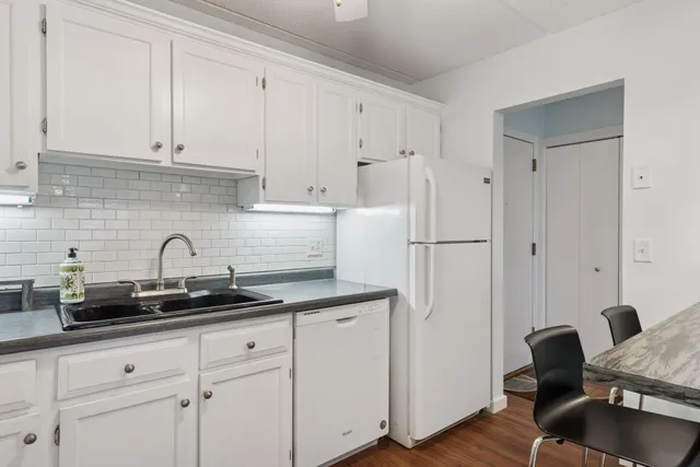 $149,900 | 10501 Cedar Lake Road, Unit 206, Minnetonka, MN 55305