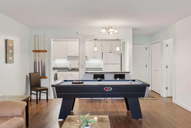 $149,900 | 10501 Cedar Lake Road, Unit 206, Minnetonka, MN 55305