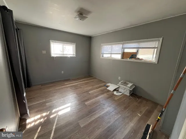 $325,000 | 394 Lakeside Drive, Levittown, PA 19054