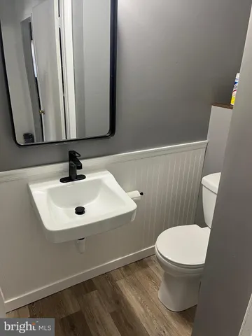 $325,000 | 394 Lakeside Drive, Levittown, PA 19054