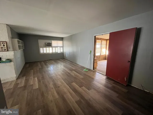 $325,000 | 394 Lakeside Drive, Levittown, PA 19054