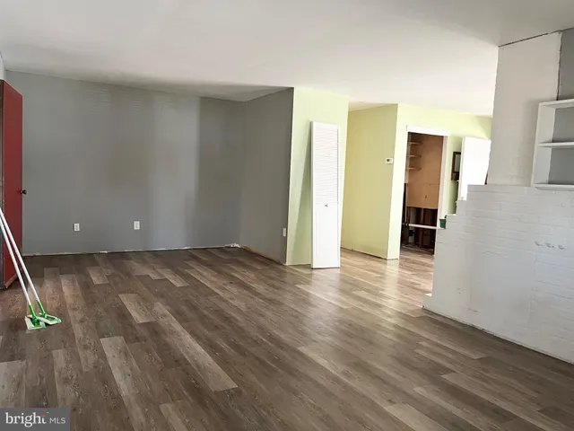 $325,000 | 394 Lakeside Drive, Levittown, PA 19054