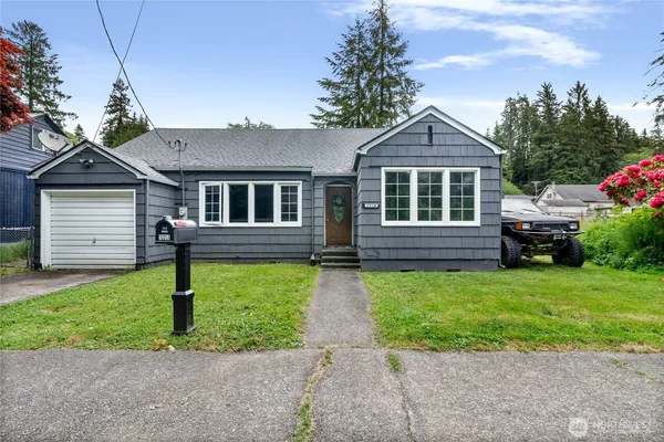 $200,000 | 1716 Young Street, Aberdeen, WA 98520