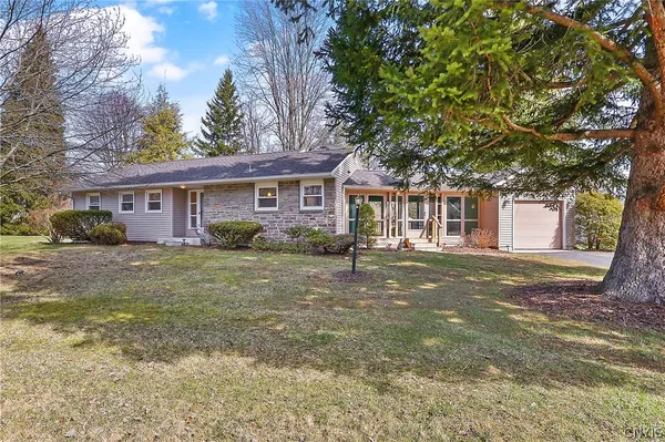 $298,500 | 208 Palmer Drive, Manlius, NY 13066