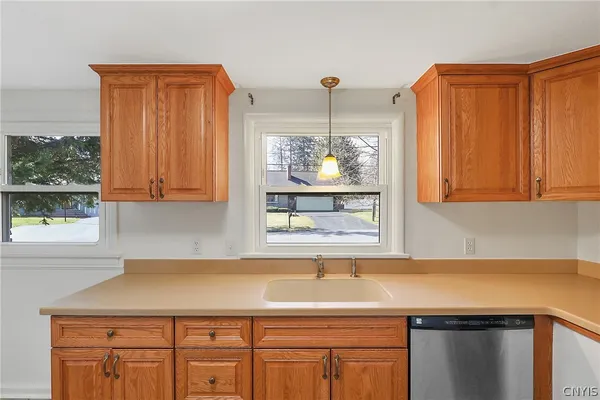 $298,500 | 208 Palmer Drive, Manlius, NY 13066