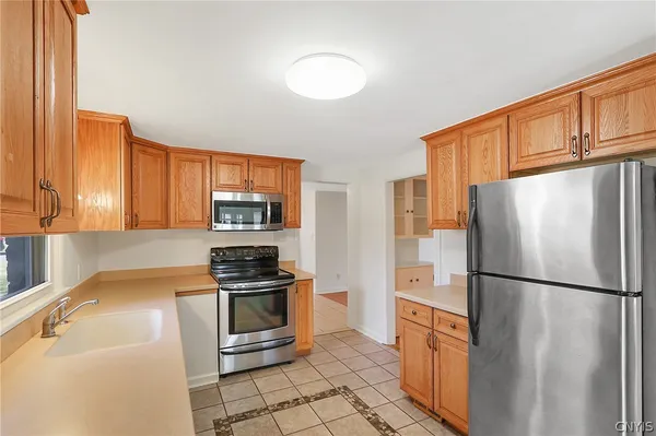 $298,500 | 208 Palmer Drive, Manlius, NY 13066