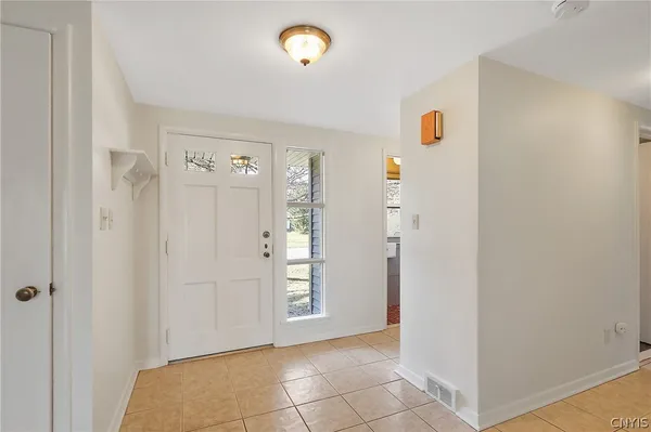 $298,500 | 208 Palmer Drive, Manlius, NY 13066
