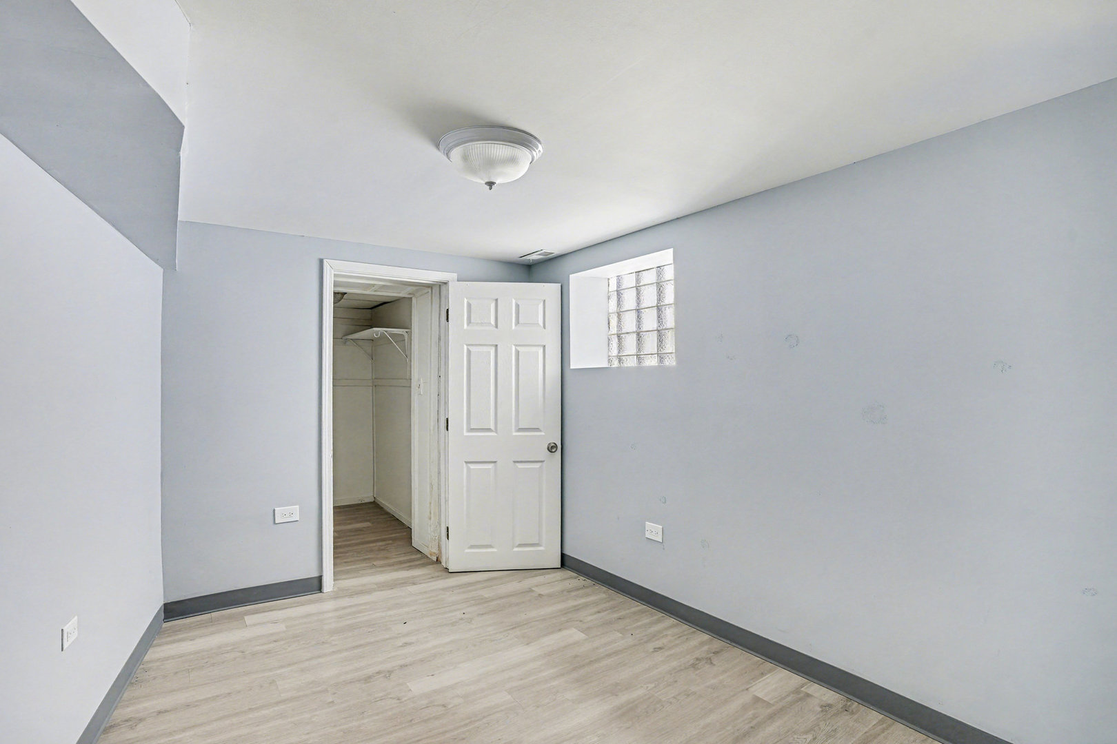 7449 South Bennett Avenue Chicago, IL 60649 - Photo 12 of 15 an empty room with wooden floor and windows