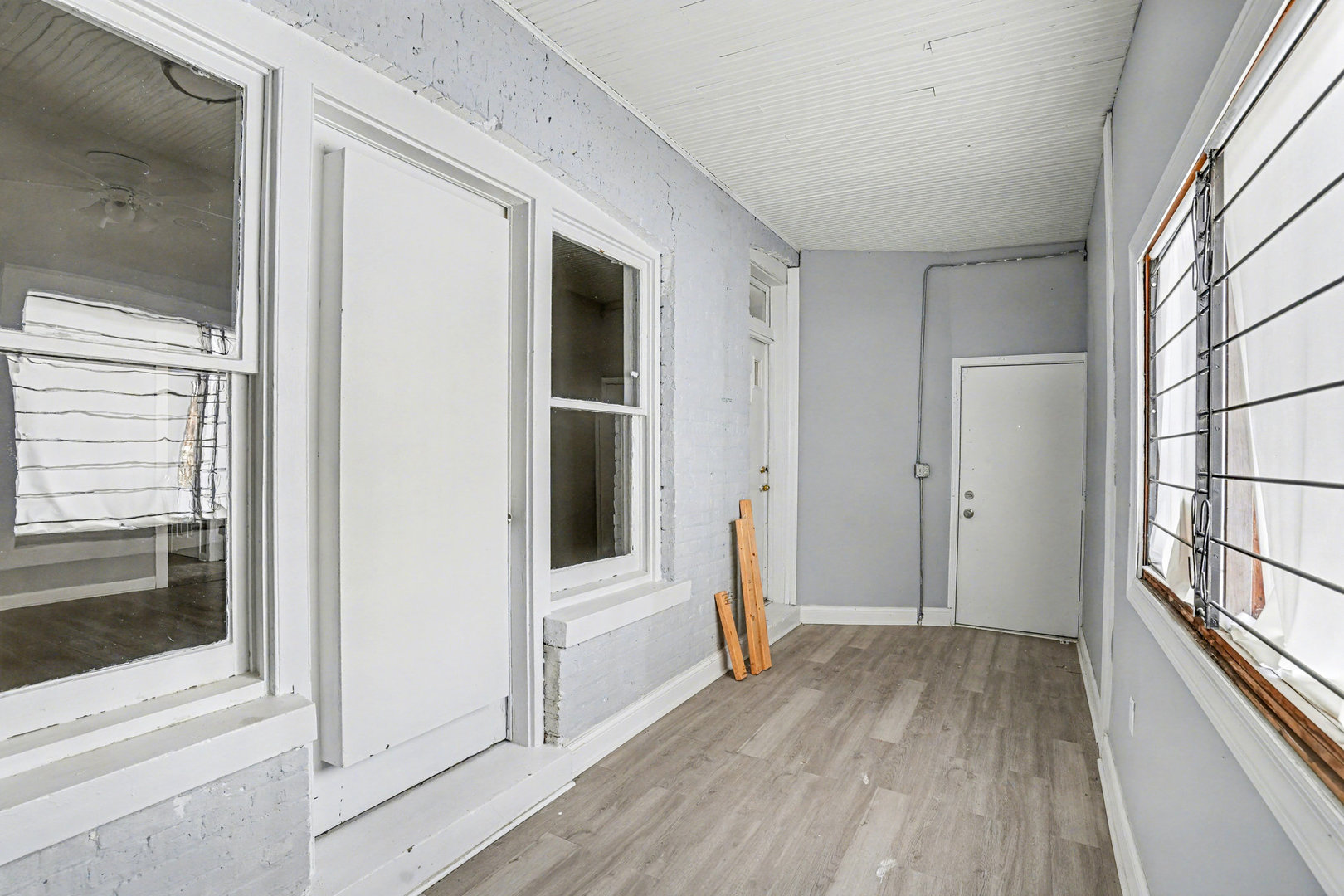 7449 South Bennett Avenue Chicago, IL 60649 - Photo 6 of 15 a view of empty room with wooden floor and fan