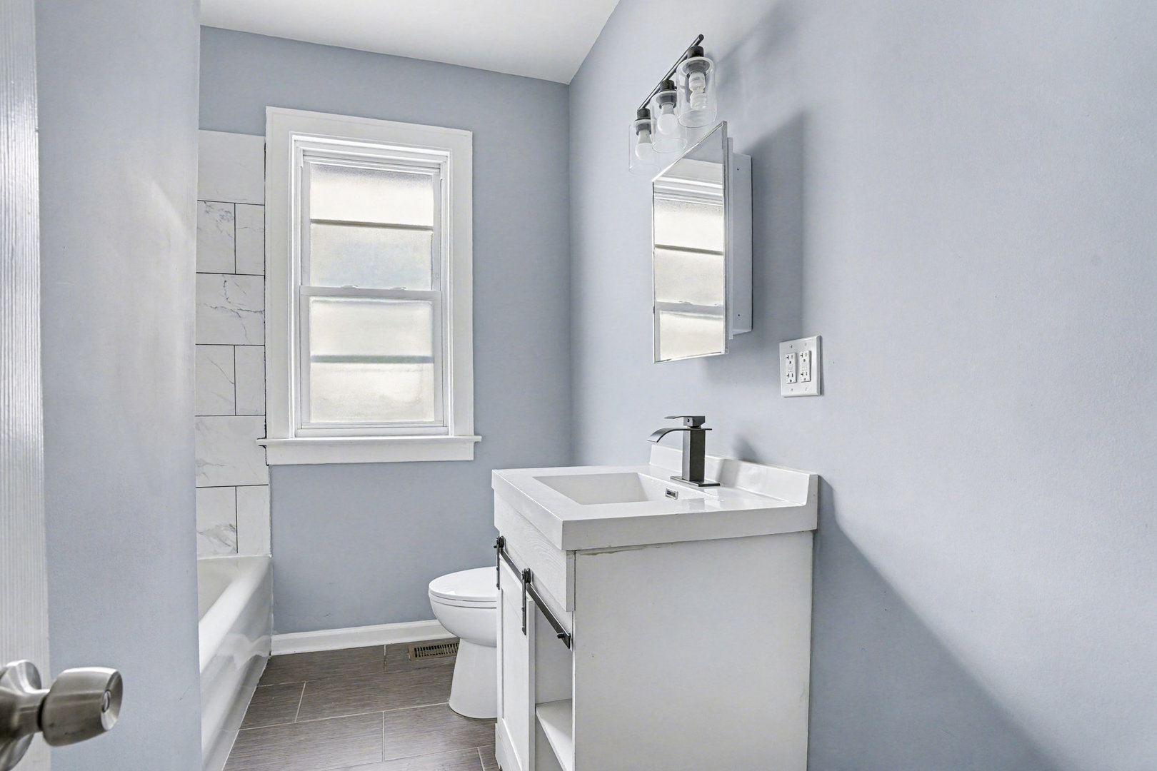 7449 South Bennett Avenue Chicago, IL 60649 - Photo 10 of 15 a bathroom with a sink toilet and mirror