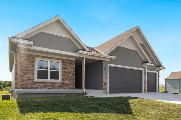 $605,475 | 17409 Sparrowhawke Drive, Smithville, MO 64089