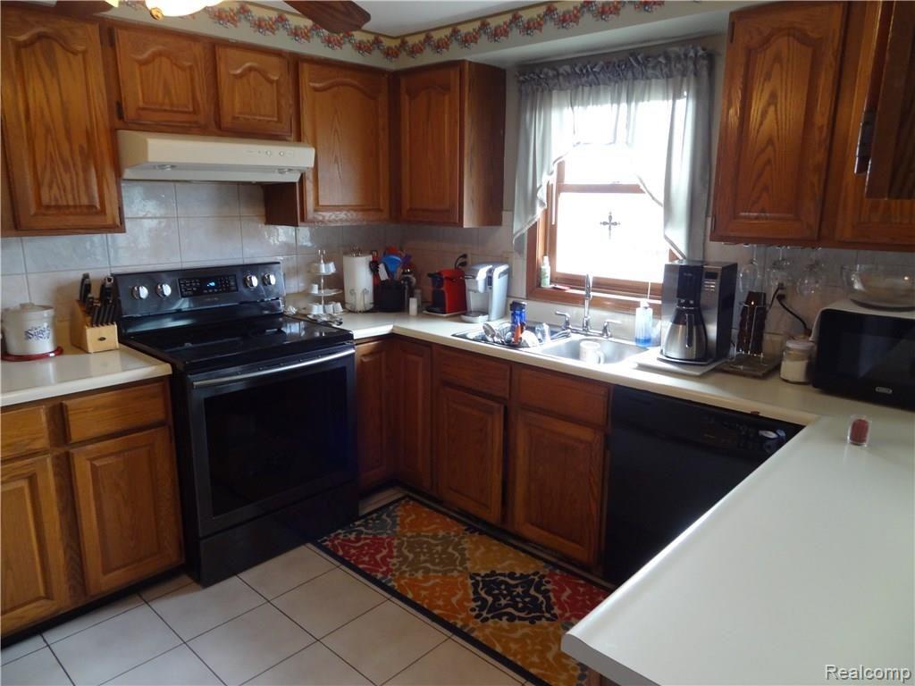 874 Collier Road Pontiac, MI 48340 - Photo 8 of 26