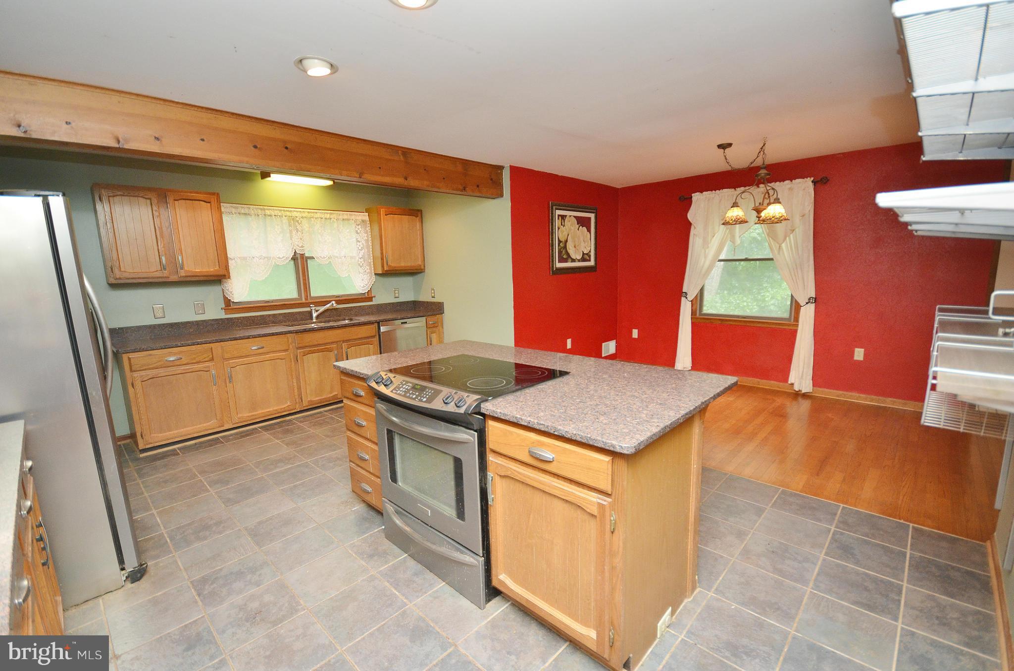 228 North Hayfield Road Winchester, VA 22603 - Photo 6 of 20 Large Gourmet Kitchen
