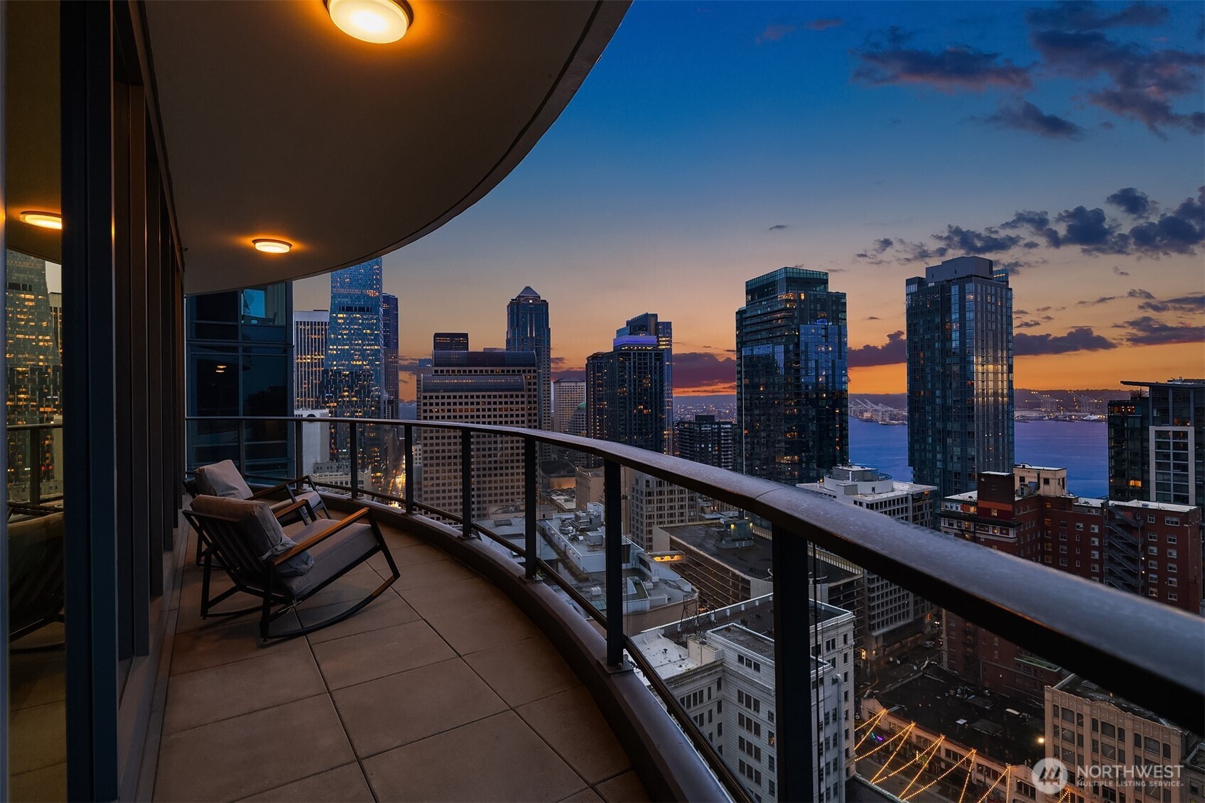 1920 4th Avenue, Unit 2702 Seattle, WA 98101 - Photo 12 of 40 a view of a balcony with city view