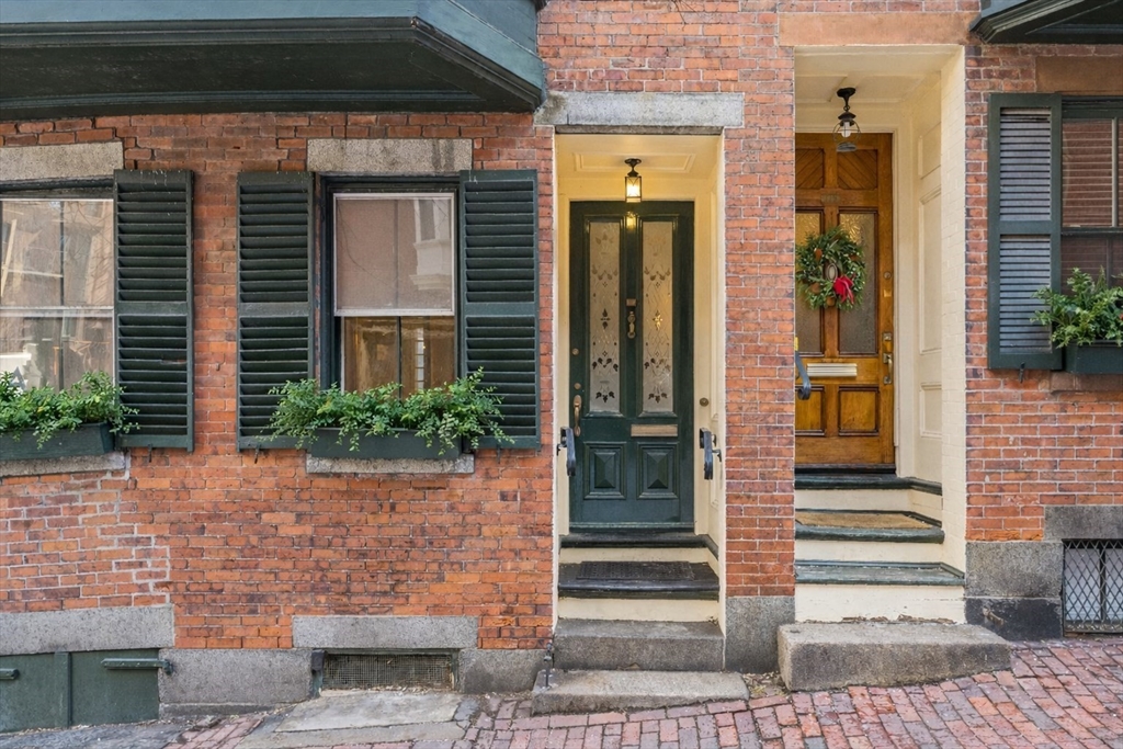 121 Pinckney Street Boston, MA 02114 - Photo 1 of 26