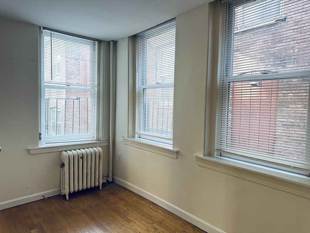 17 South Russell Street, Unit 5 Boston, MA 02114 - Photo 7 of 9