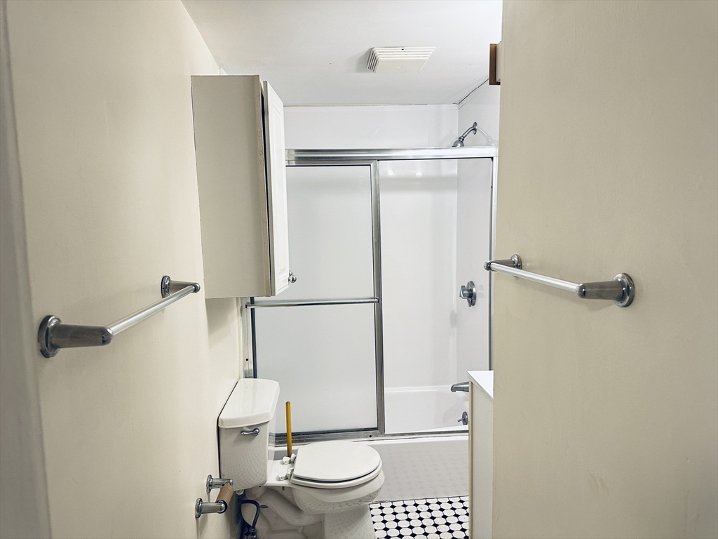 17 South Russell Street, Unit 5 Boston, MA 02114 - Photo 8 of 9