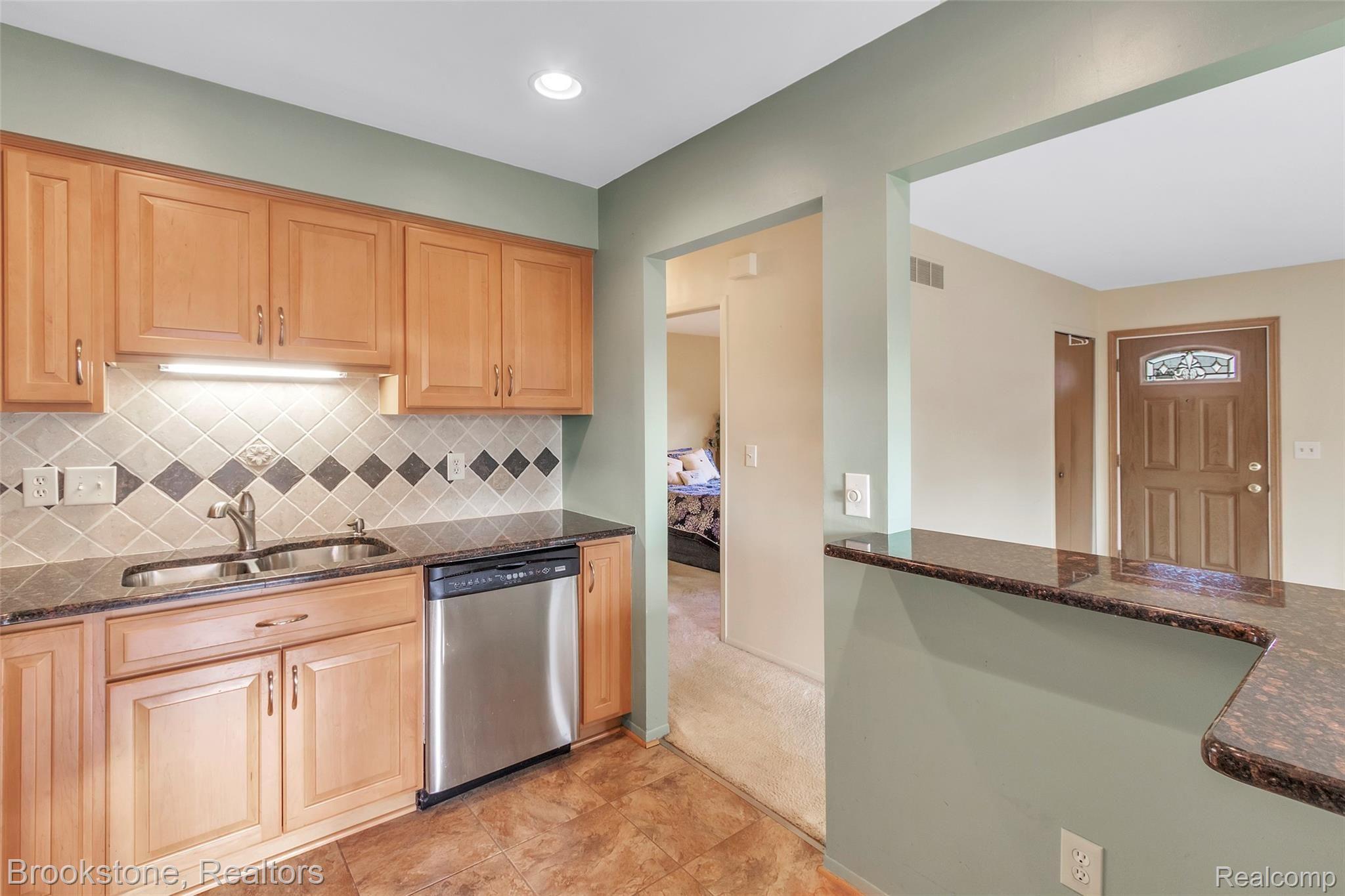 24494 Greenhill Road Warren, MI 48091 - Photo 14 of 37 24494-Greenhill-Warren-MI-windowstill-14.jpg