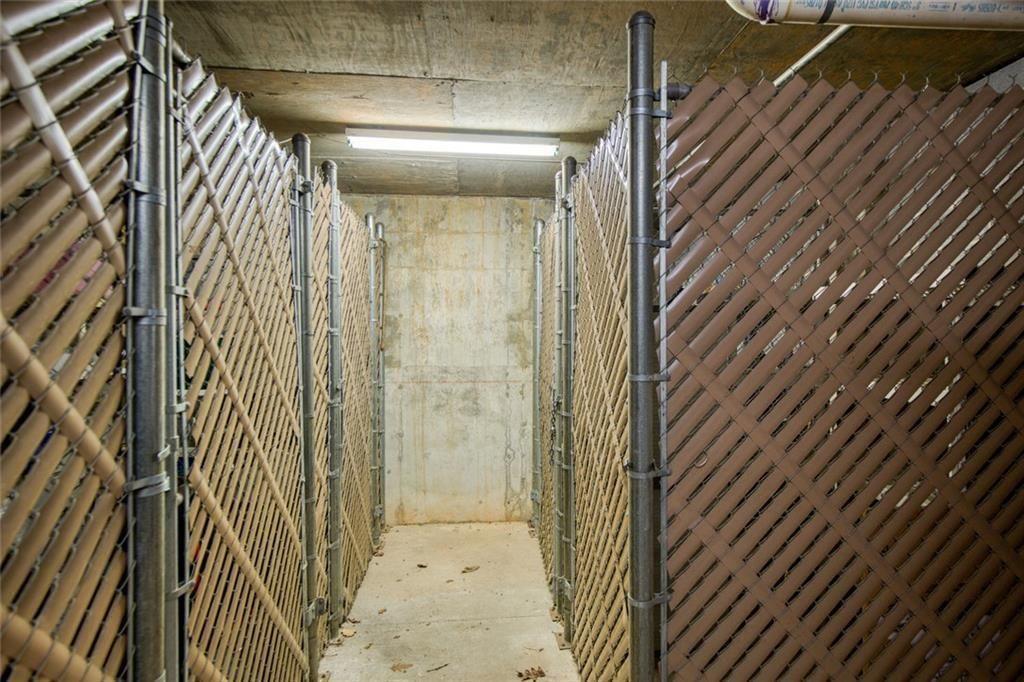 5264 Brooke Ridge Drive Dunwoody, GA 30338 - Photo 28 of 34 a bathroom with a shower