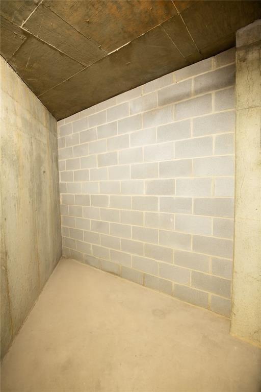 5264 Brooke Ridge Drive Dunwoody, GA 30338 - Photo 29 of 34 a bathroom with a shower