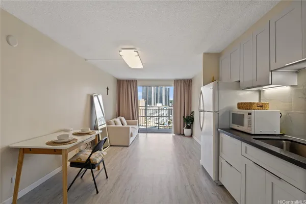 $2,300 | 1655 Makaloa Street, Unit 1904, Honolulu, HI 96814