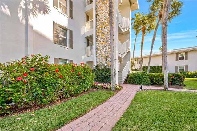 a view of a multi story building