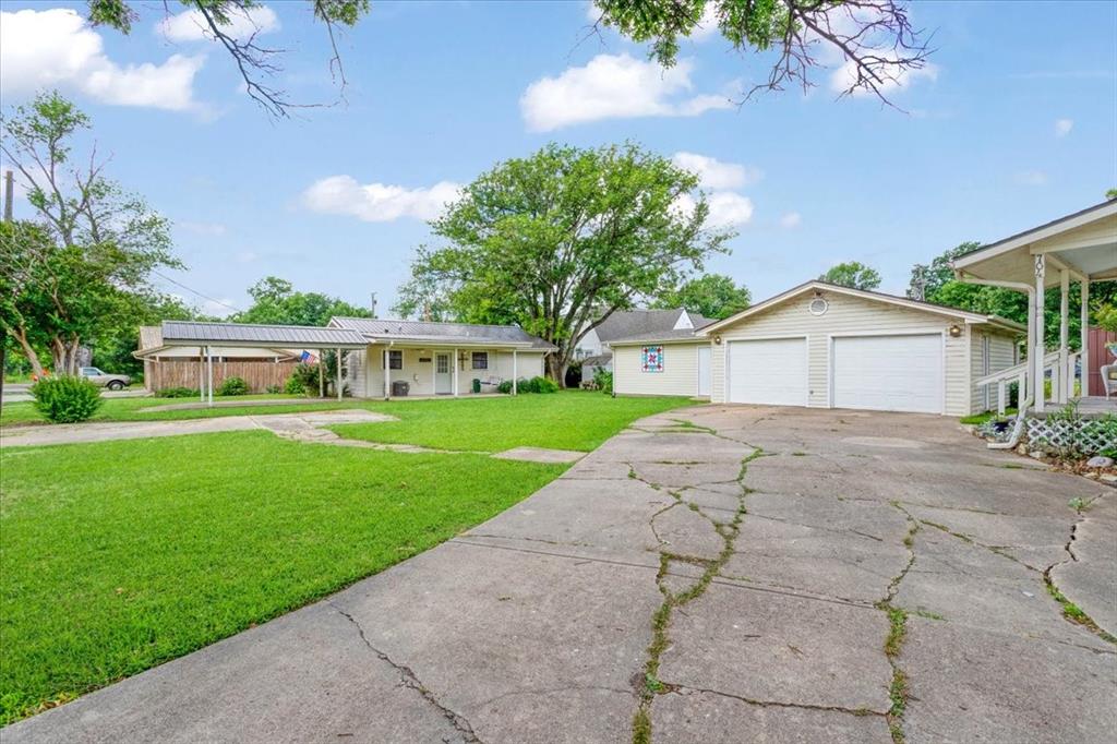 704 East Main Street Honey Grove, TX 75446 - Photo 3 of 40 Secondary home
