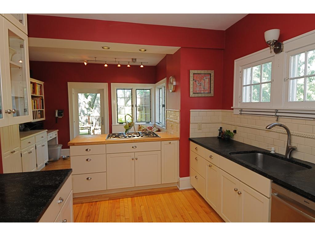 327 South Prospect Street Burlington, VT 05401 - Photo 10 of 32