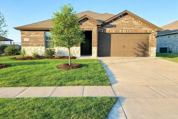 $1,895 | 1125 Silver Maple Lane, Royse City, TX 75189
