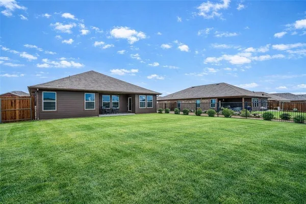 $1,895 | 1125 Silver Maple Lane, Royse City, TX 75189