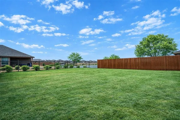 $1,895 | 1125 Silver Maple Lane, Royse City, TX 75189